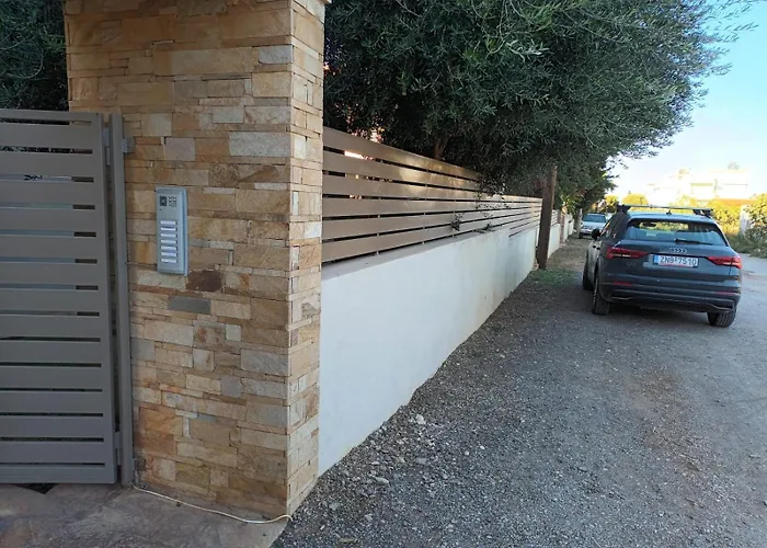 Pool Apartment 5 Minutes Walk From Beach