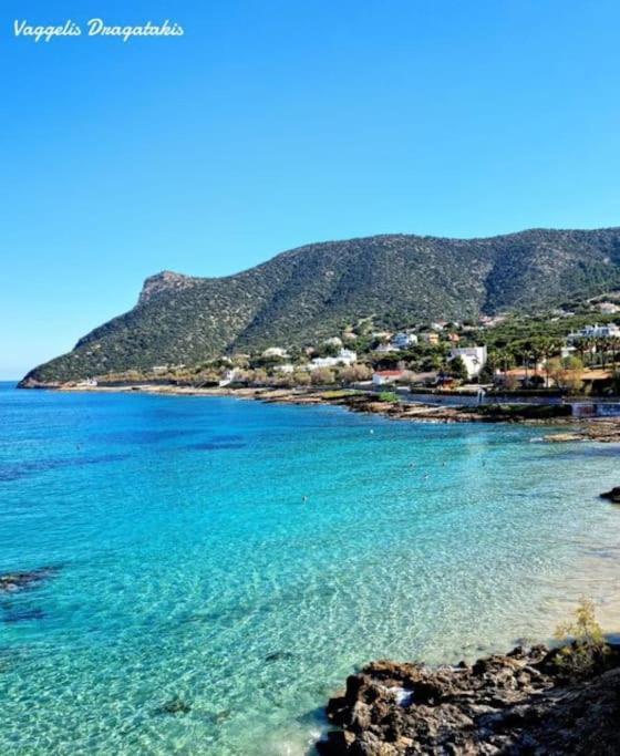 Pool 5 Minutes Walk From Porto Rafti