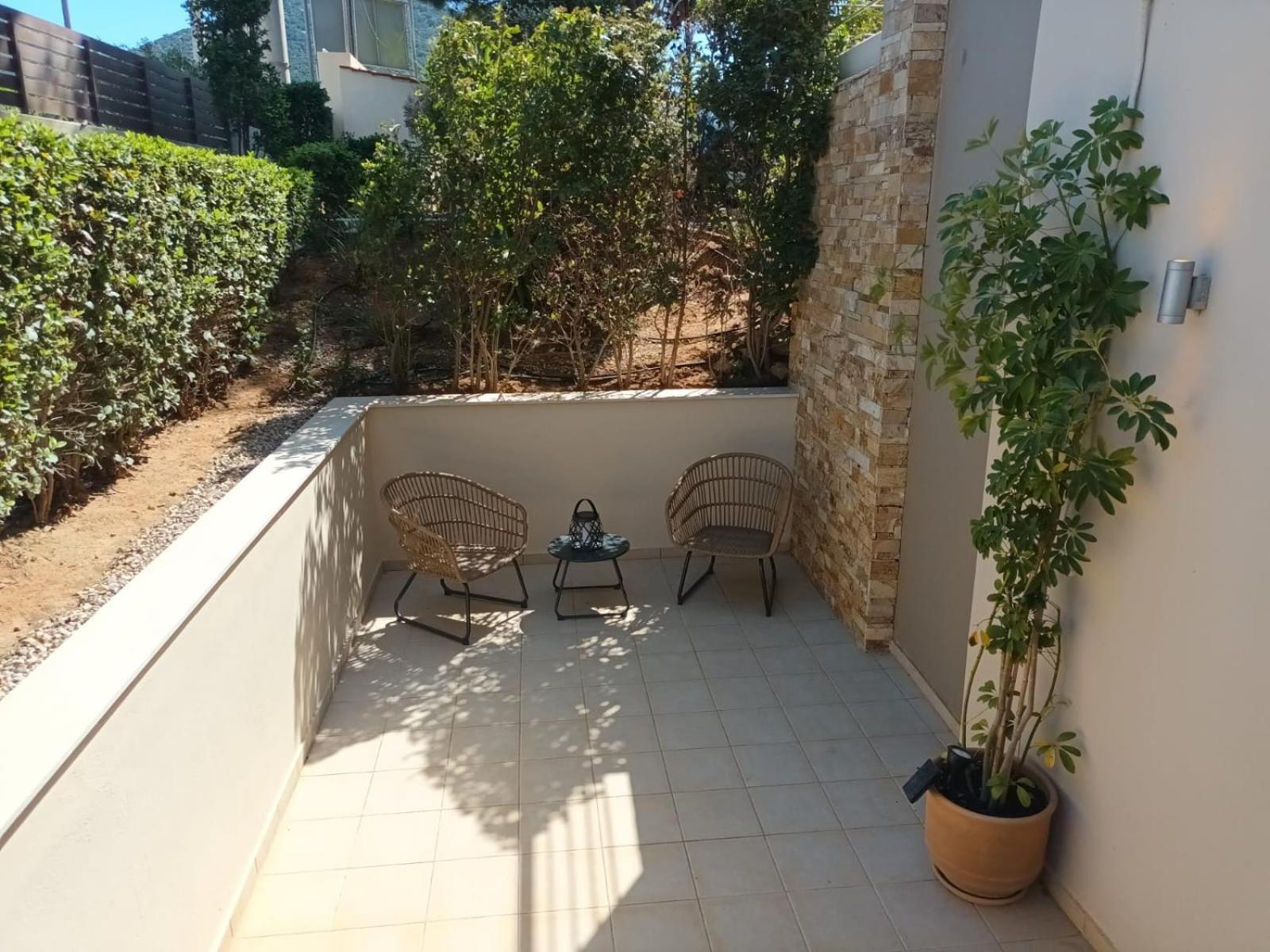 Pool 5 Minutes Walk From Apartment *